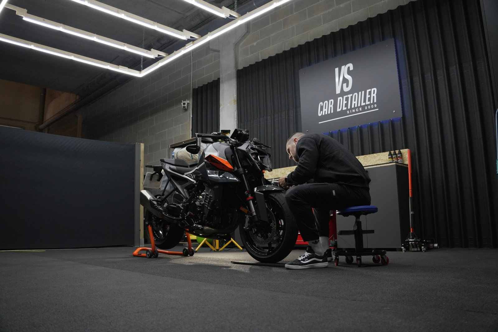 detallado premium de coches en barcelona con acabados impecables